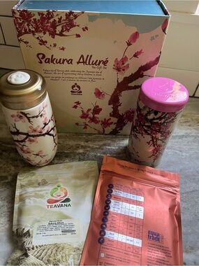 Teavana Sakura Allure Tea Gift Set
Green Tea